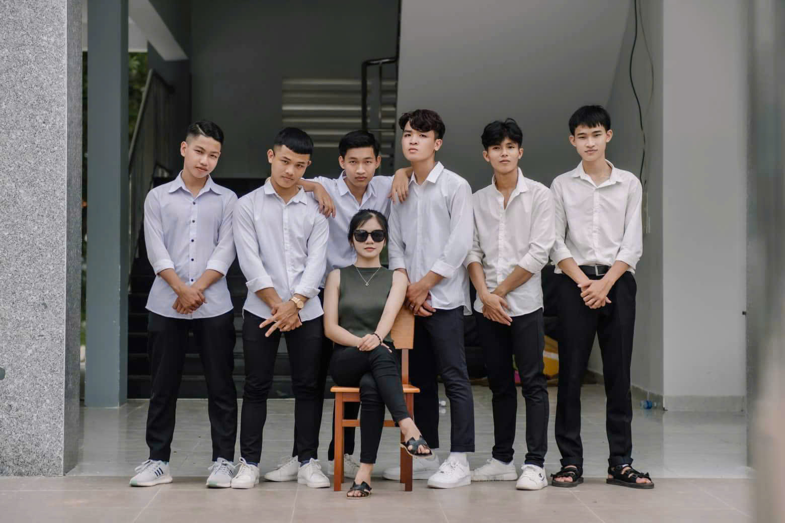 Với bạn bè