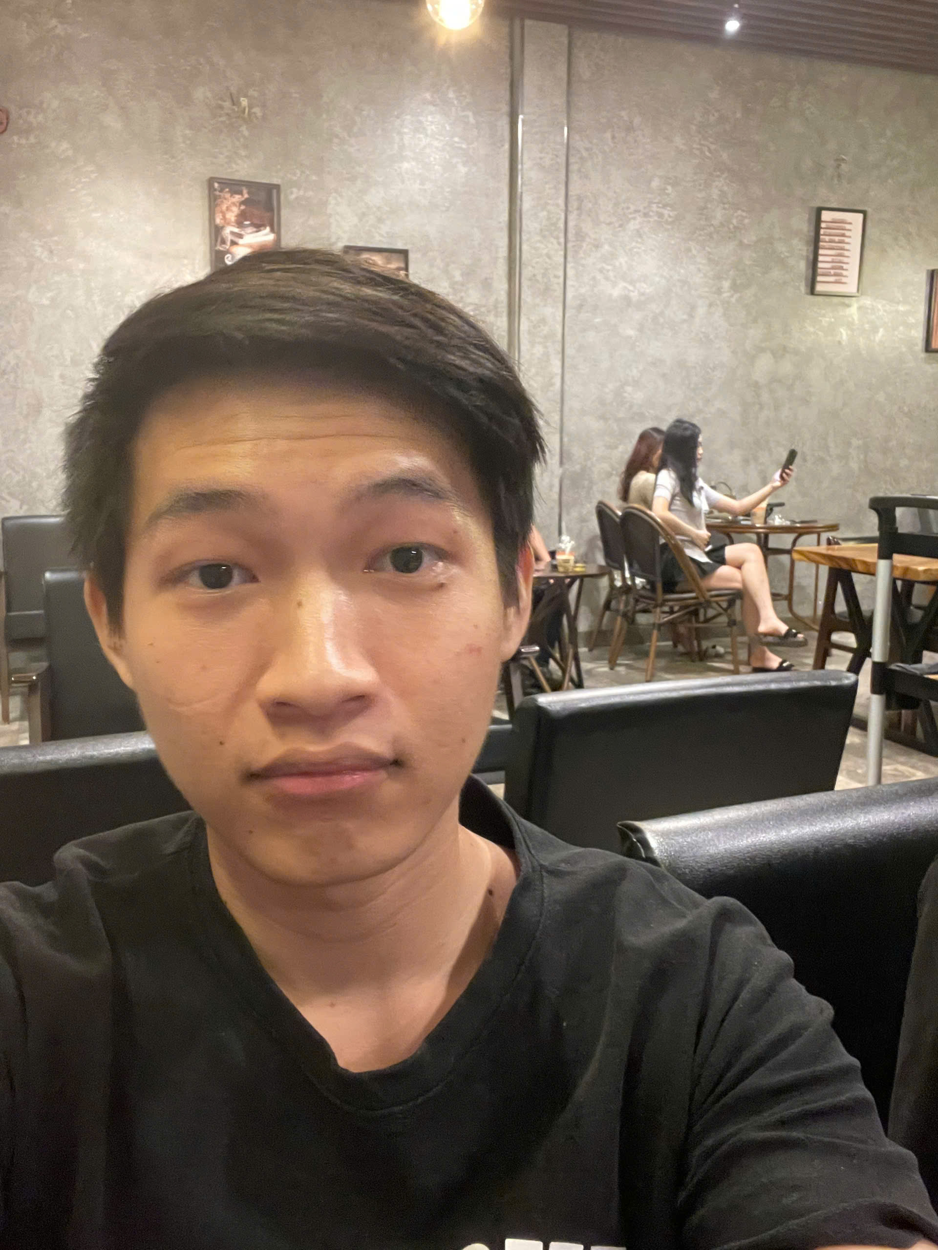 Bị các cô gái chụp lén