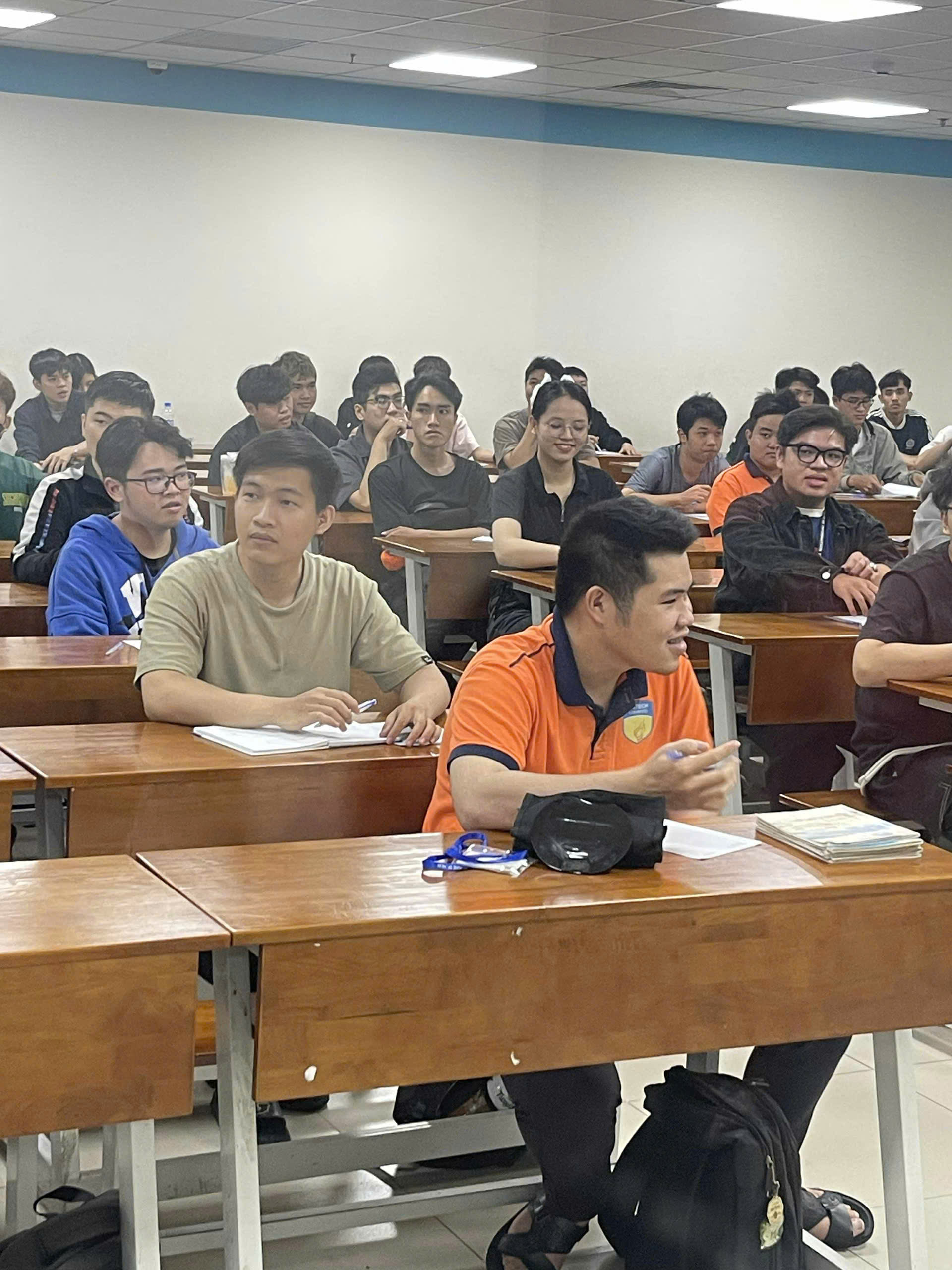 Bị chụp lén trong lớp